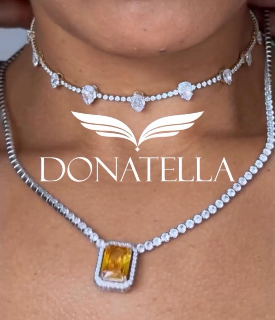 Collares y accesorios elegantes para mujer con diseños brillantes y modernos de Donatella Joyería.
